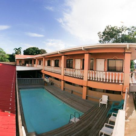 Uw Oasis Hotel La Ceiba Exterior photo