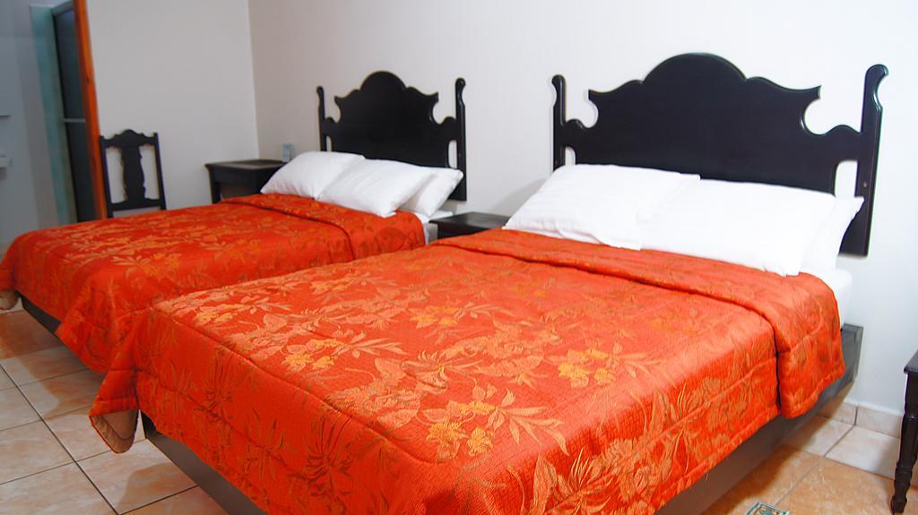 Uw Oasis Hotel La Ceiba Room photo