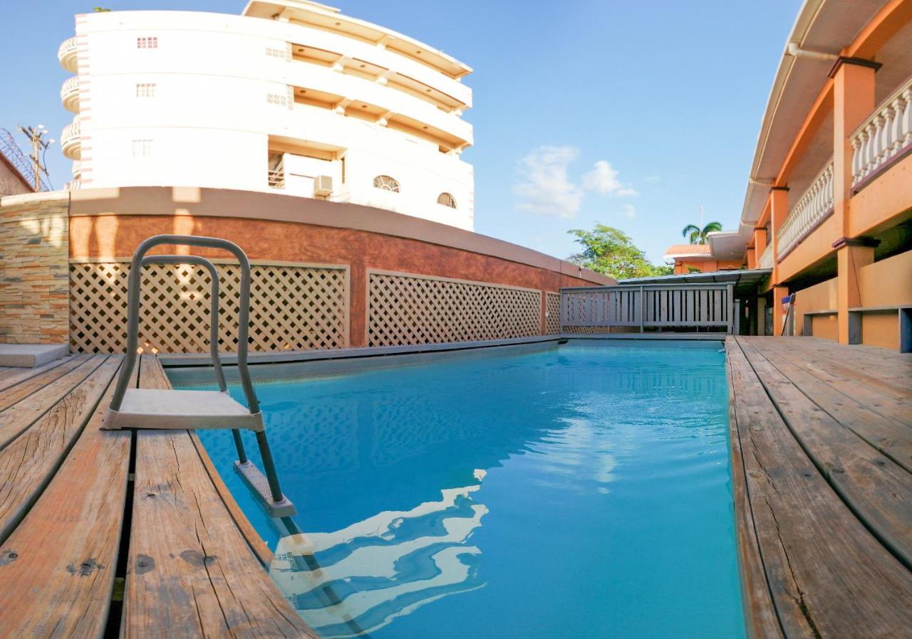 Uw Oasis Hotel La Ceiba Exterior photo